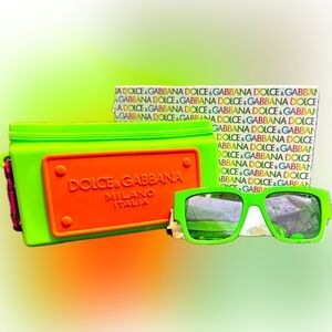 🔥 NWT- KIDS AUTHENTIC DOLCE & GABBANA SUNGLASSES 😎 THESE ARE 🔥❗️
